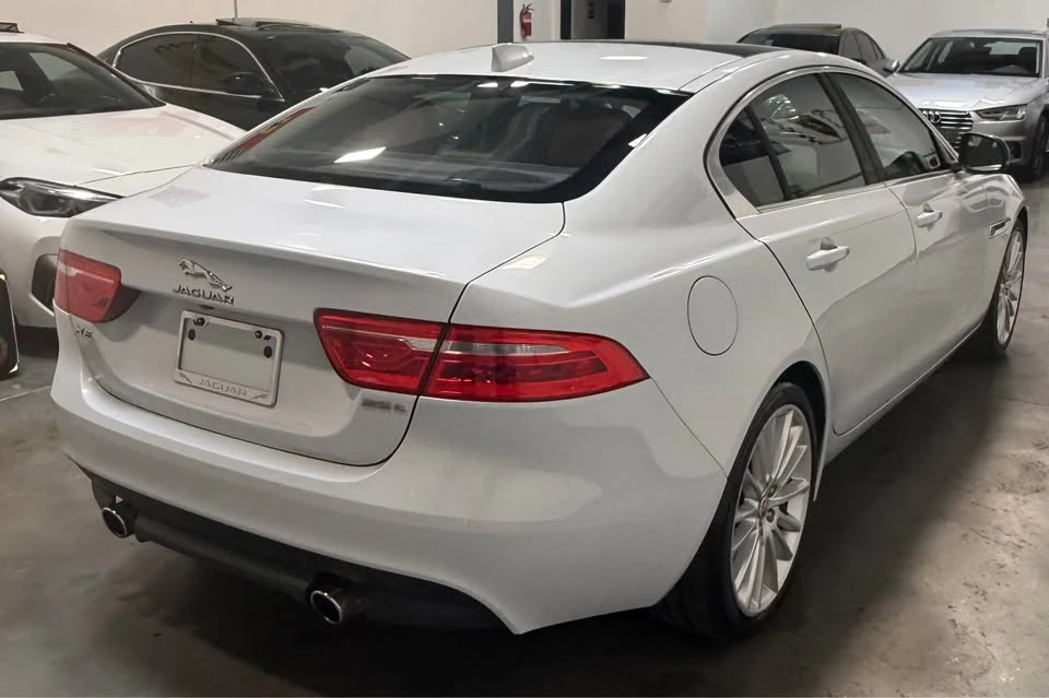 2018 Jaguar XE - Image 5 of 20