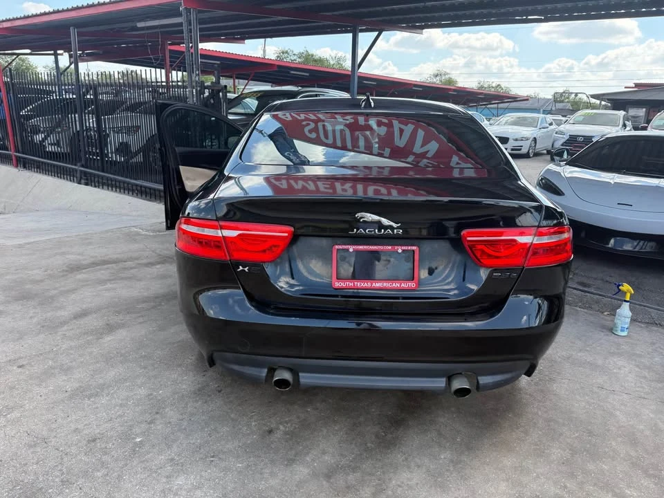 2018 Jaguar XE - Image 4 of 10