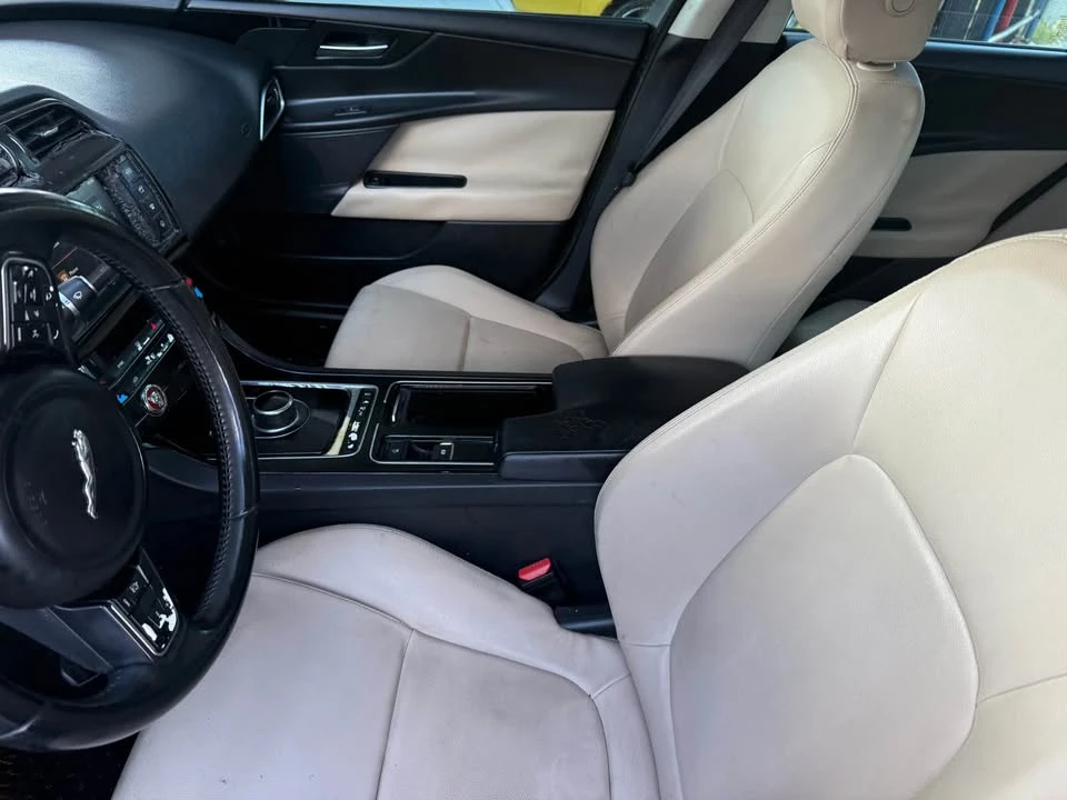 2018 Jaguar XE - Image 9 of 10