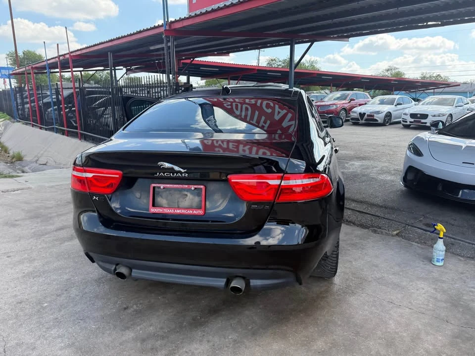 2018 Jaguar XE - Image 3 of 10