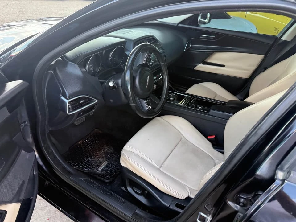 2018 Jaguar XE - Image 8 of 10