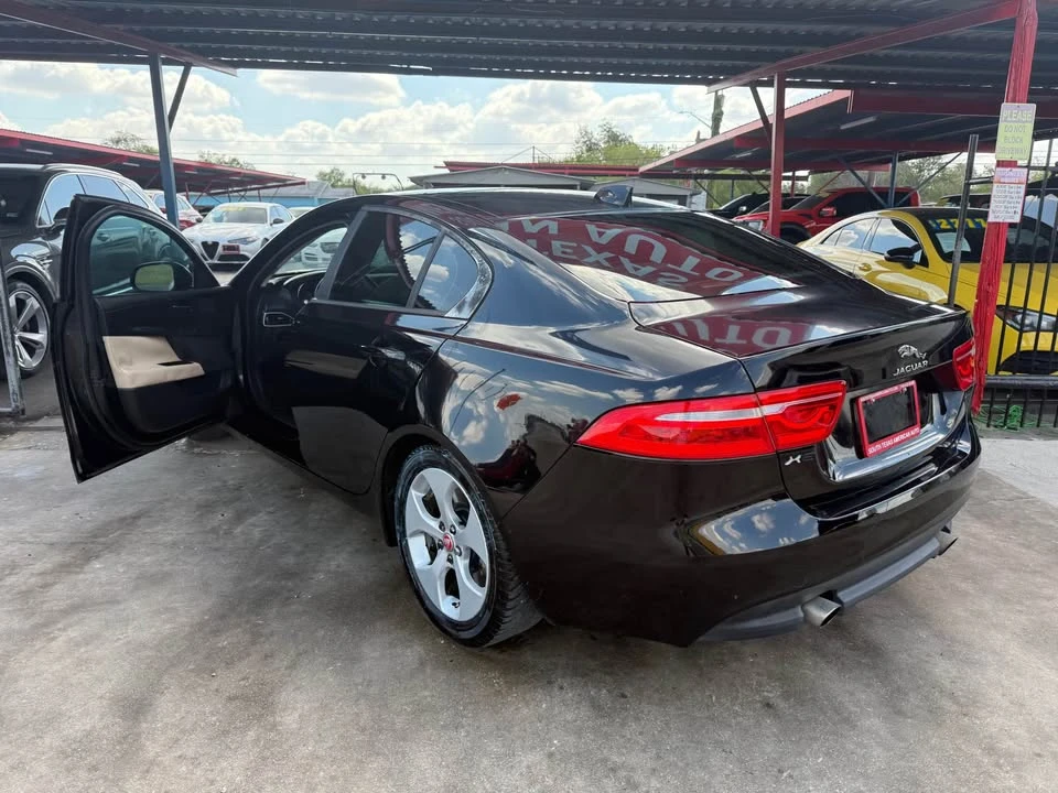 2018 Jaguar XE - Image 6 of 10