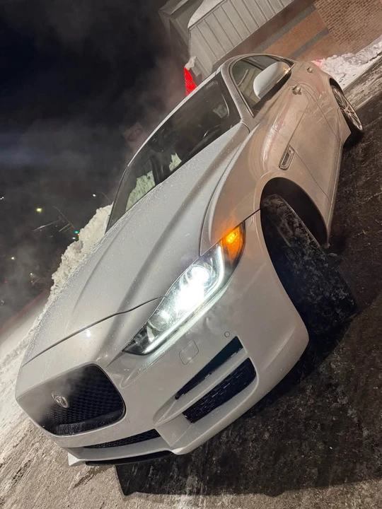 2018 Jaguar XE - Image 3 of 12