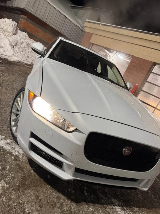 2018 Jaguar XE - Image 2 of 12