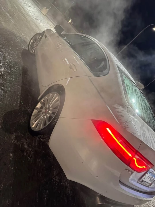 2018 Jaguar XE - Image 6 of 12