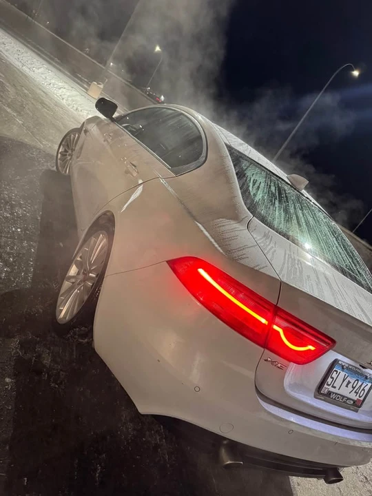 2018 Jaguar XE - Image 7 of 12