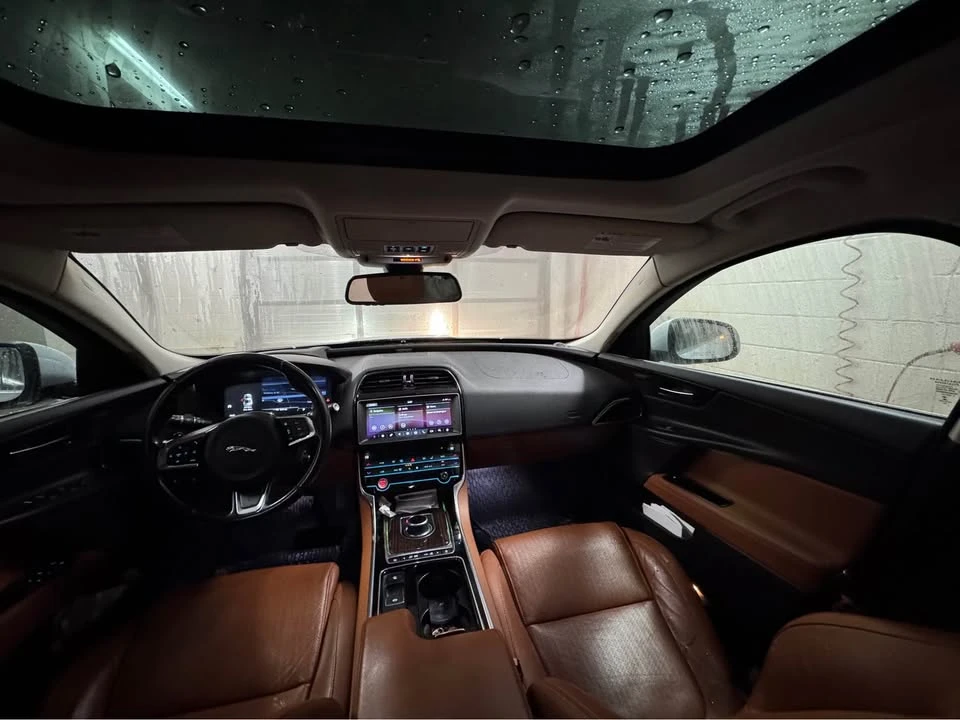 2018 Jaguar XE - Image 9 of 12