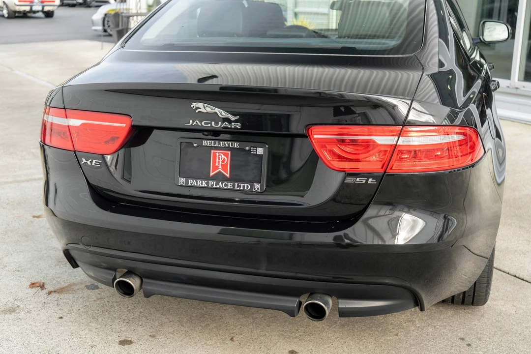 2018 Jaguar XE - Image 5 of 21