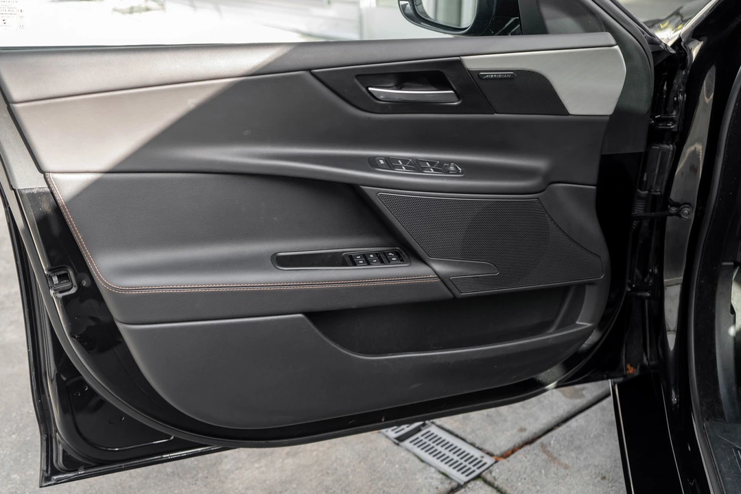 2018 Jaguar XE - Image 9 of 21
