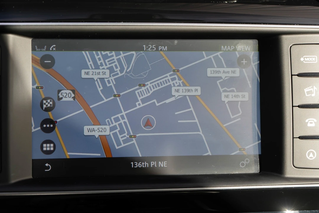 2018 Jaguar XE - Image 17 of 21
