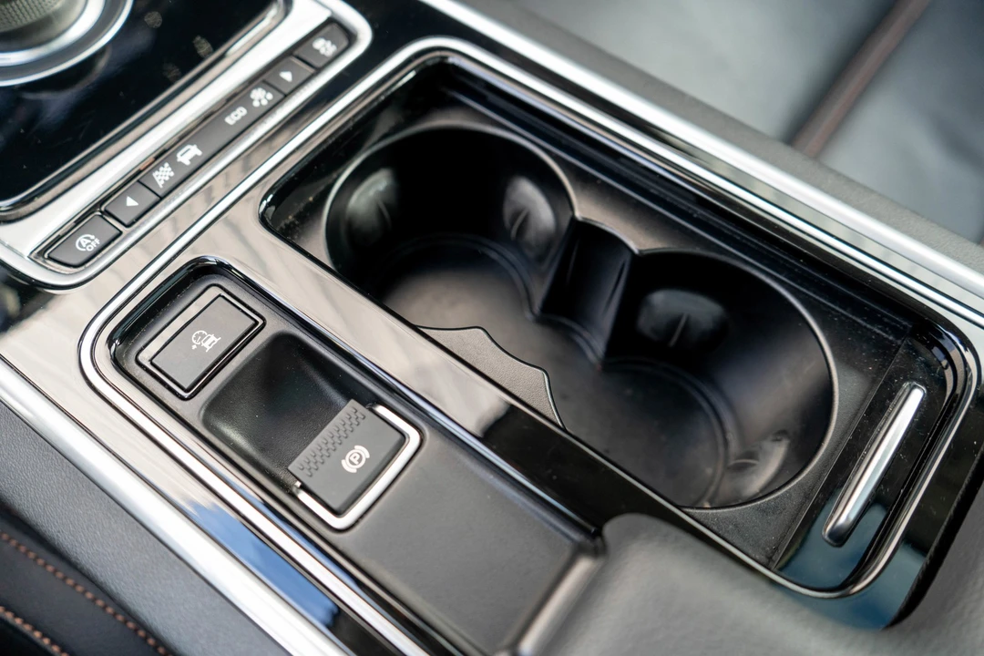 2018 Jaguar XE - Image 21 of 21