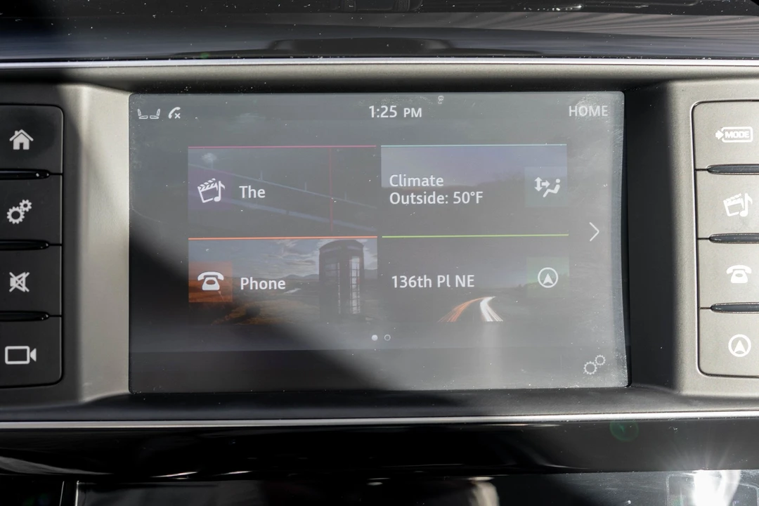 2018 Jaguar XE - Image 13 of 21
