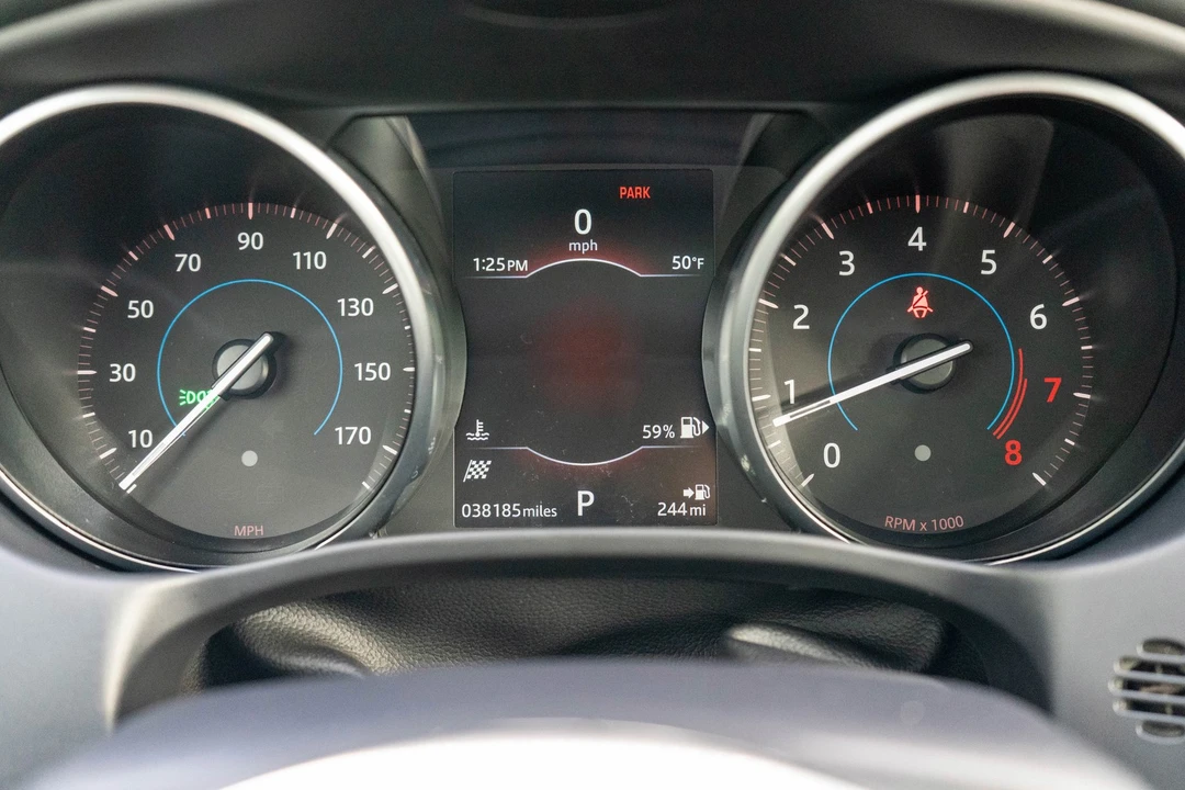 2018 Jaguar XE - Image 11 of 21