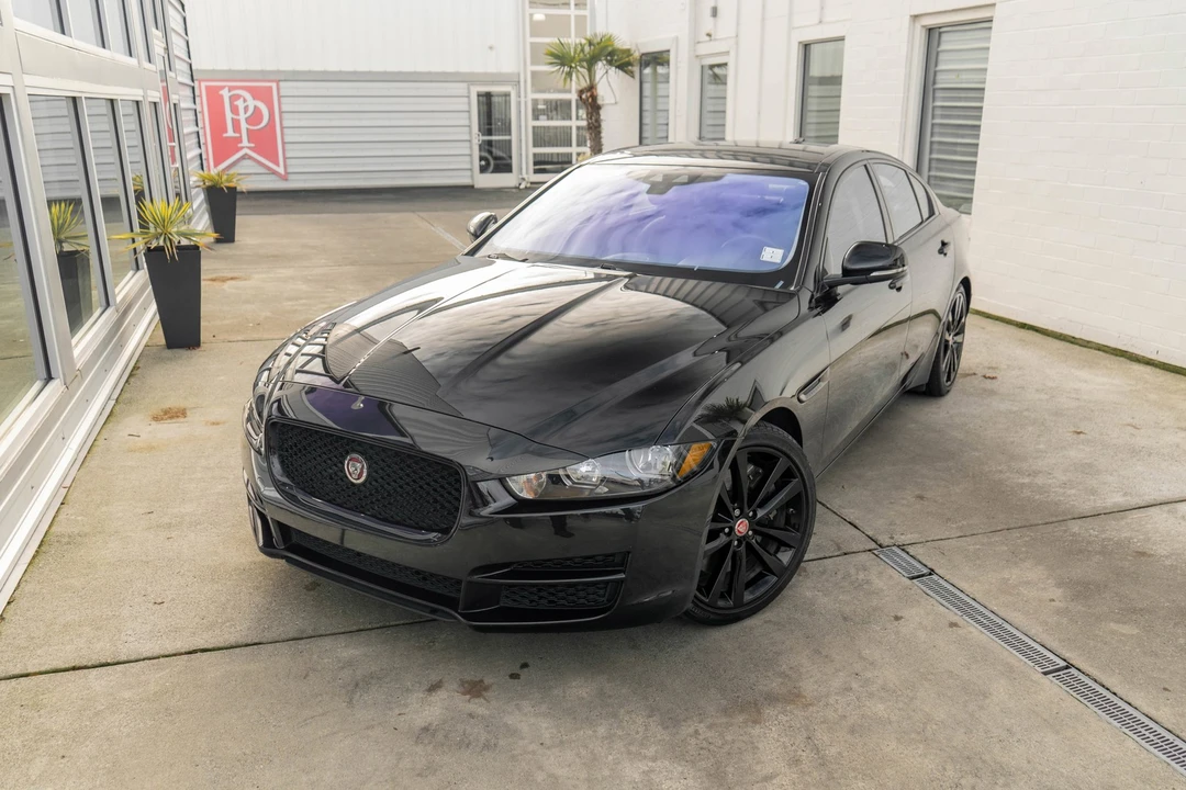 2018 Jaguar XE - Image 2 of 21