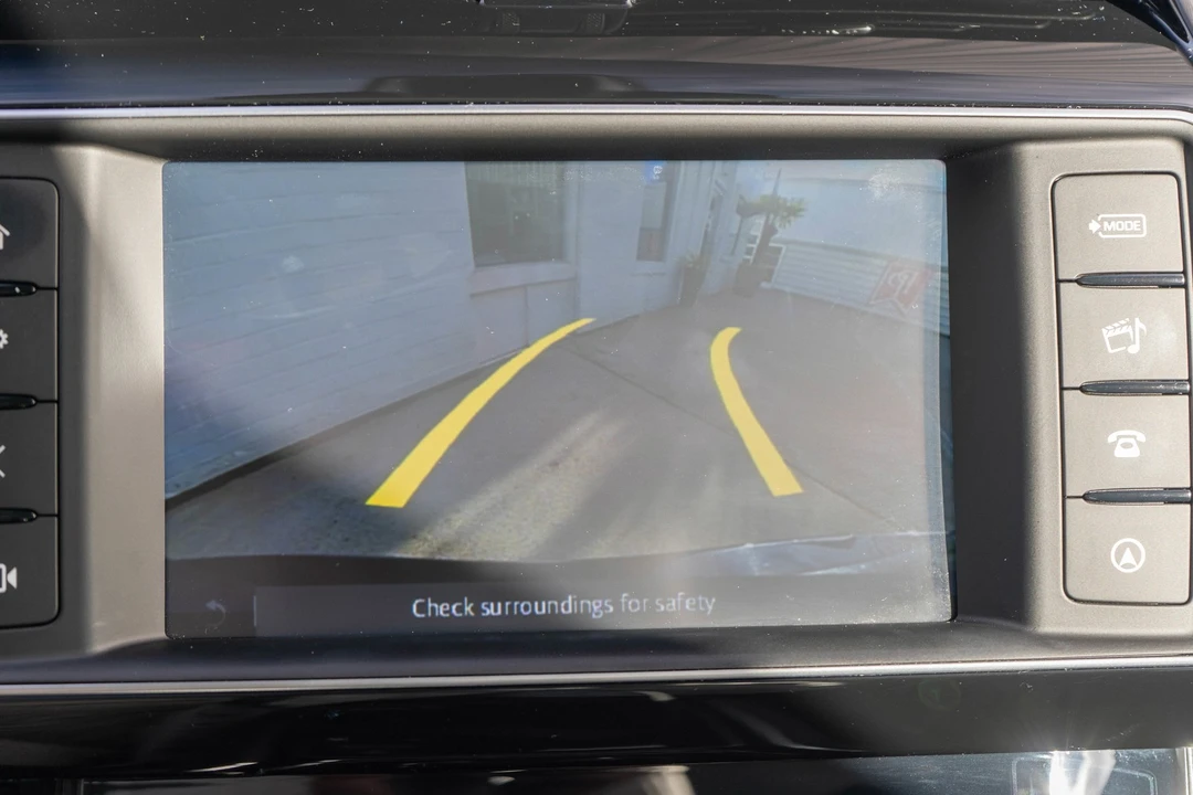 2018 Jaguar XE - Image 15 of 21