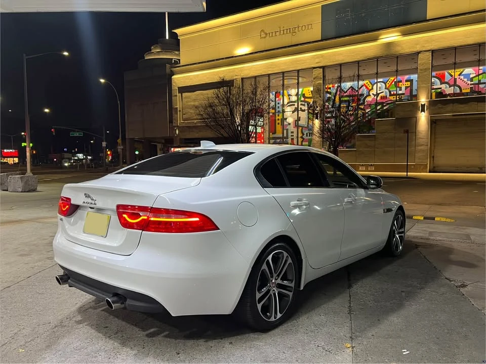 2018 Jaguar XE - Image 2 of 15