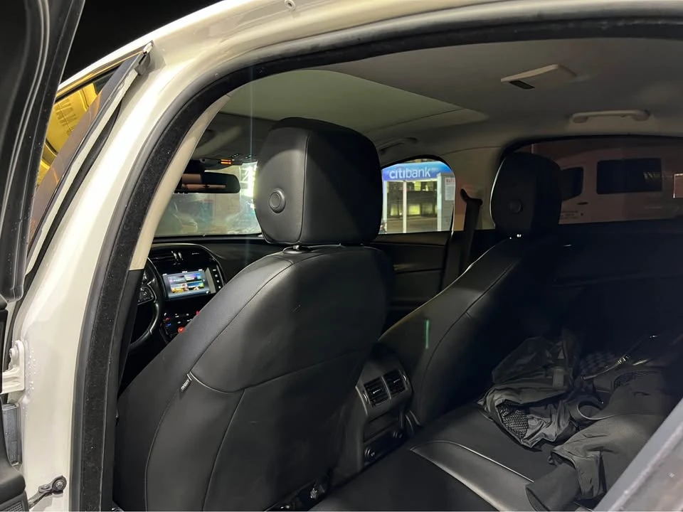 2018 Jaguar XE - Image 11 of 15
