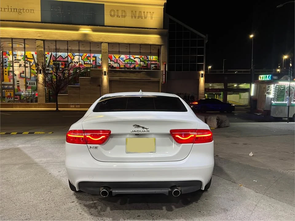 2018 Jaguar XE - Image 6 of 15