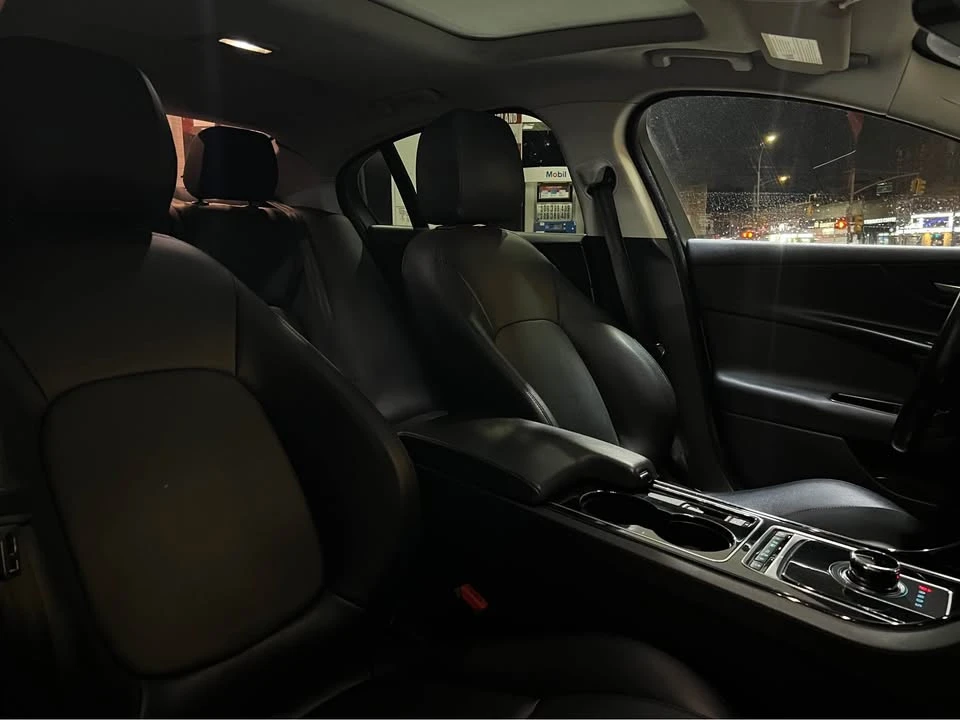 2018 Jaguar XE - Image 12 of 15