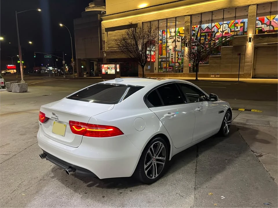 2018 Jaguar XE - Image 7 of 15