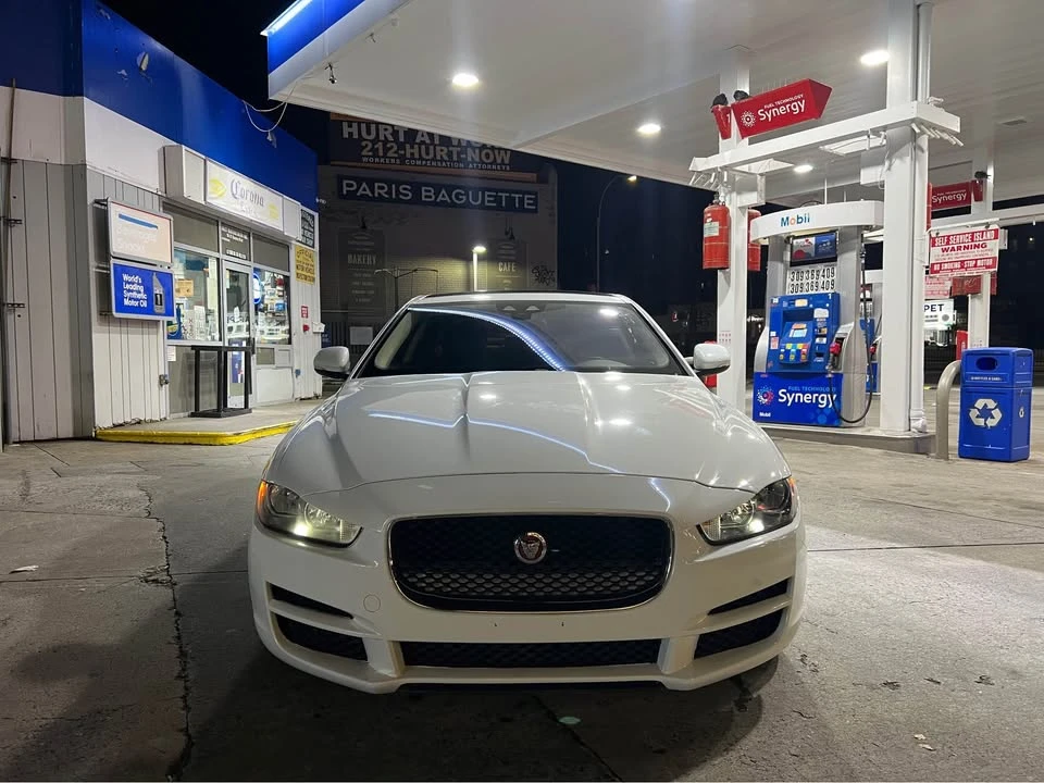 2018 Jaguar XE - Image 5 of 14
