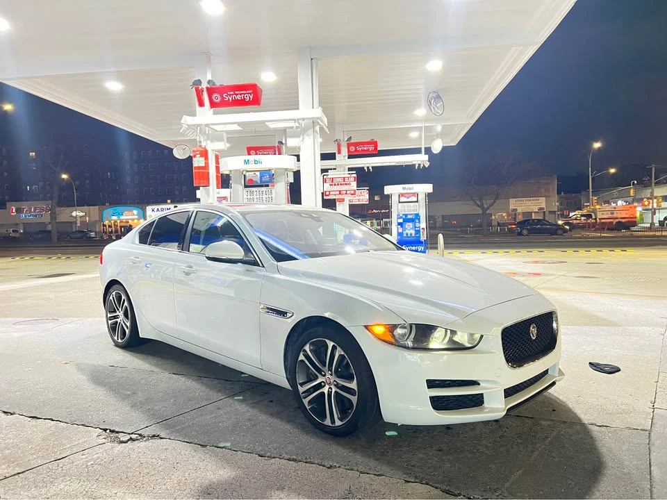 2018 Jaguar XE - Image 3 of 14