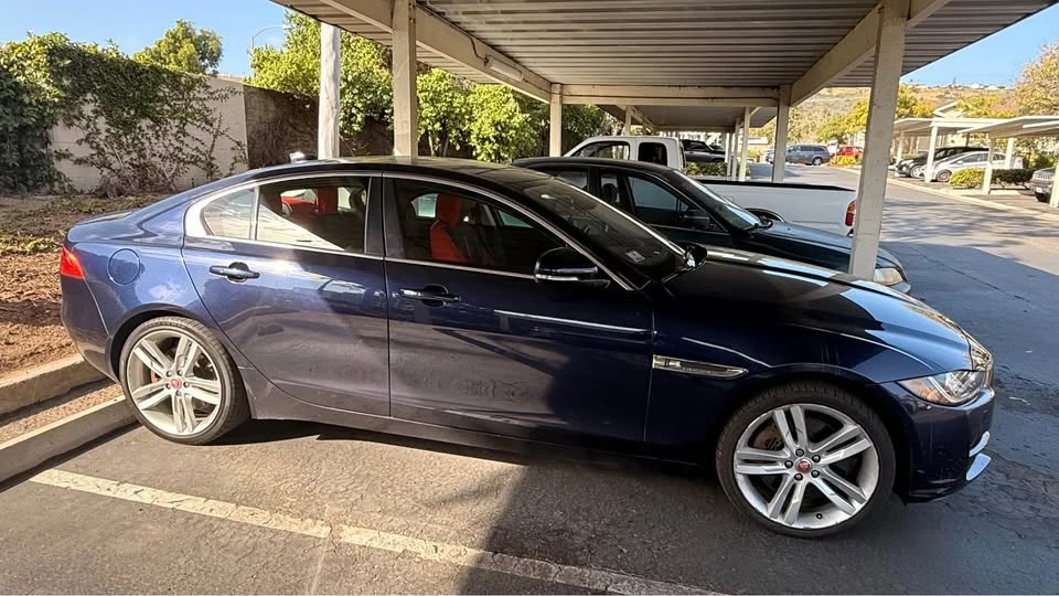 2018 Jaguar XE - Image 5 of 6