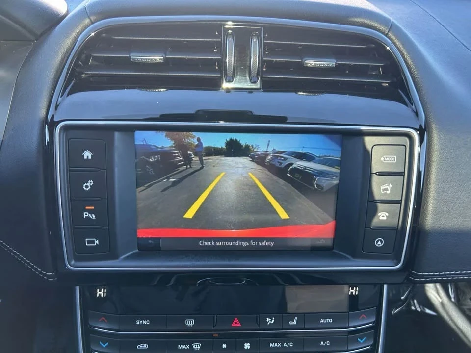 2018 Jaguar XE - Image 13 of 19