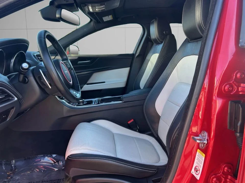 2018 Jaguar XE - Image 10 of 19
