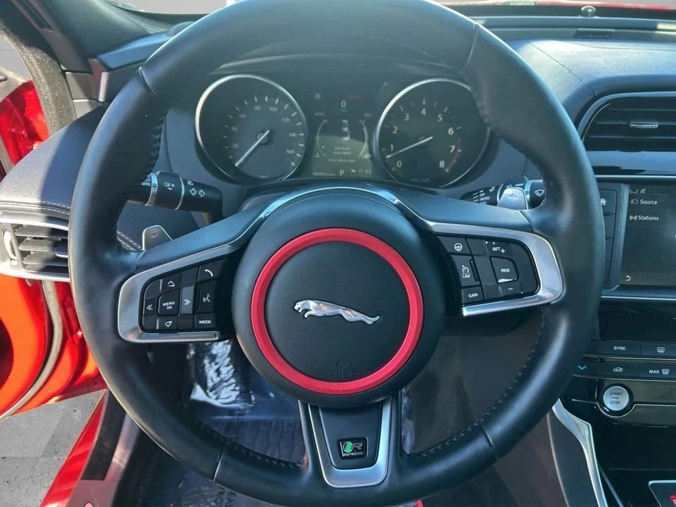 2018 Jaguar XE - Image 12 of 19