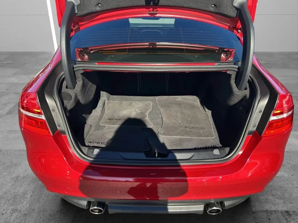 2018 Jaguar XE - Image 16 of 19