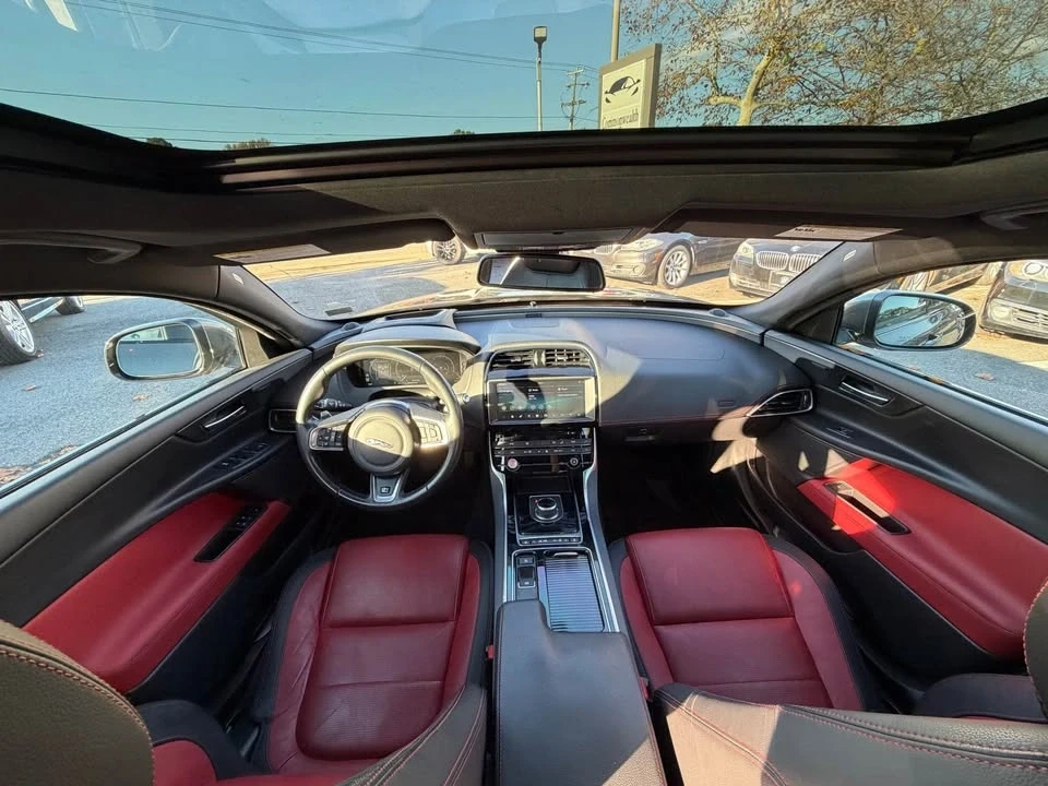 2018 Jaguar XE - Image 17 of 20