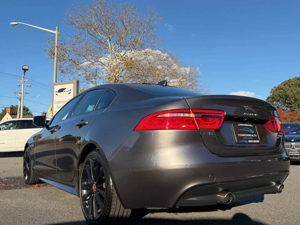 2018 Jaguar XE - Image 5 of 20