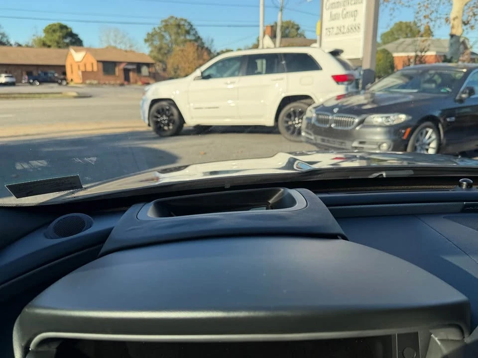 2018 Jaguar XE - Image 9 of 20