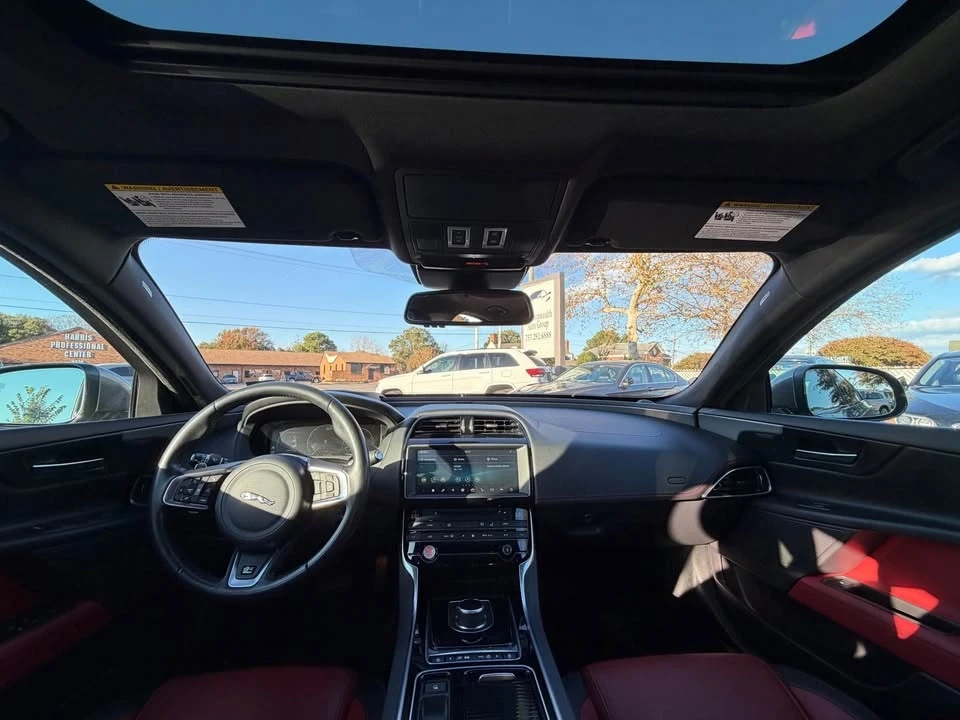2018 Jaguar XE - Image 16 of 20
