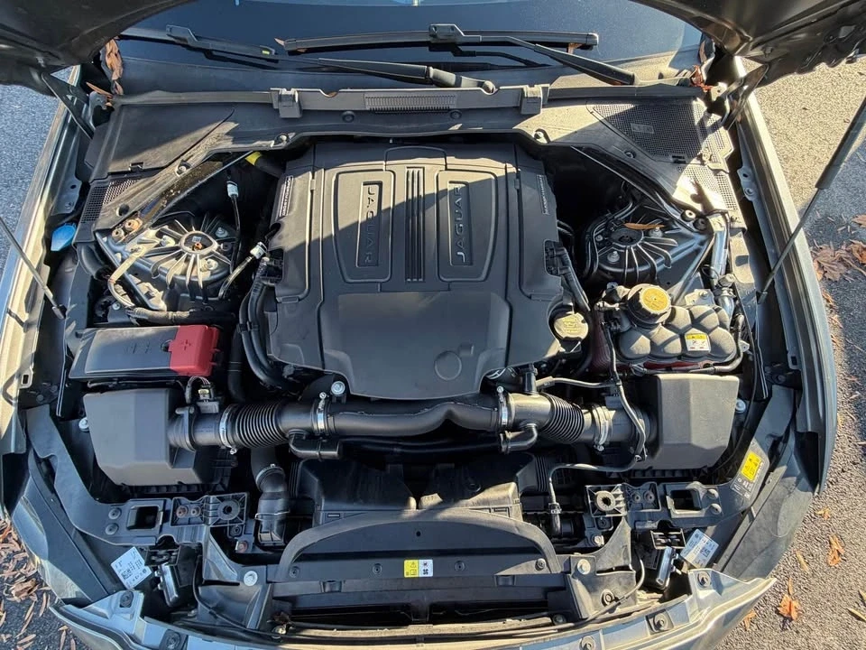 2018 Jaguar XE - Image 13 of 20