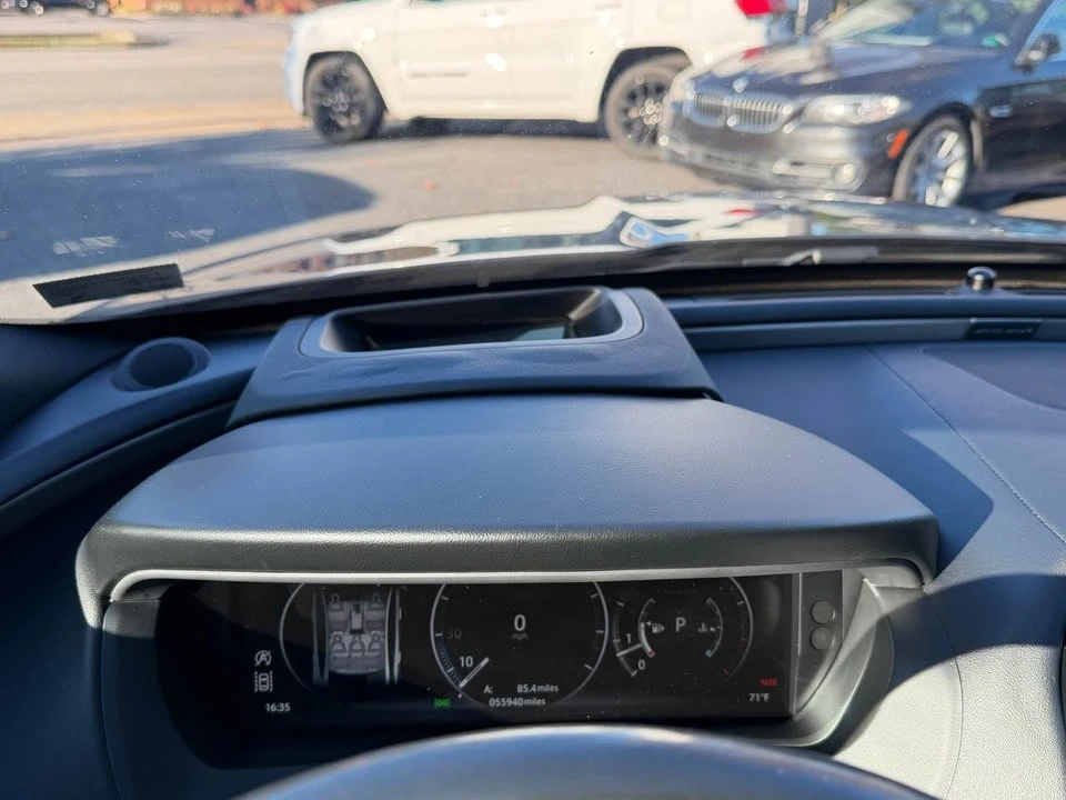 2018 Jaguar XE - Image 10 of 20