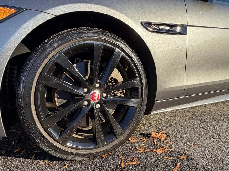 2018 Jaguar XE - Image 11 of 20