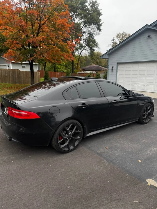 2018 Jaguar XE - Image 4 of 9