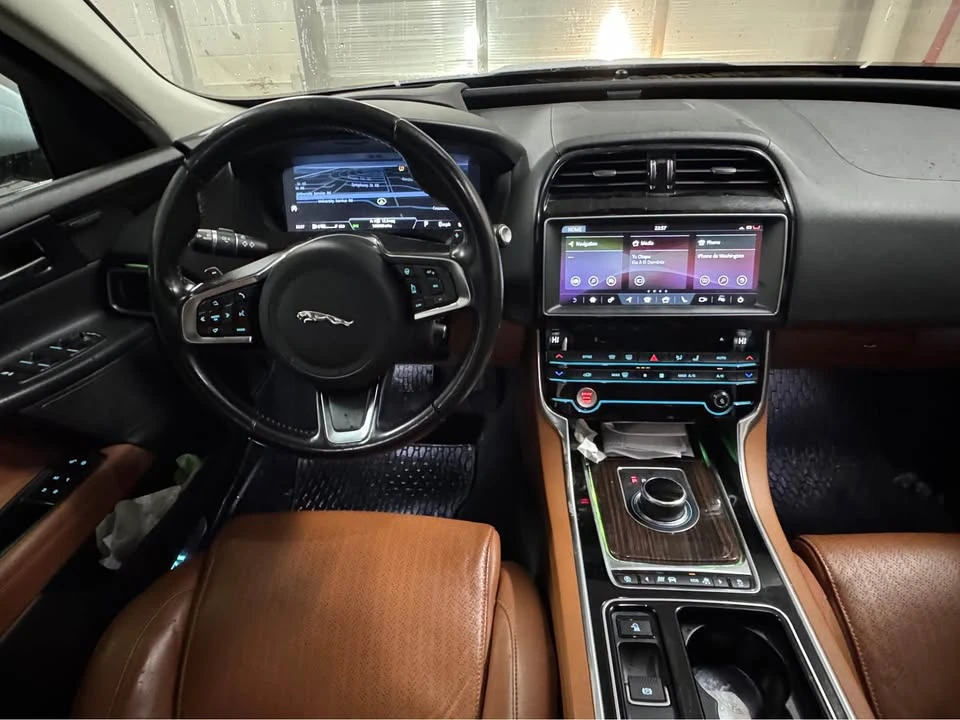 2018 Jaguar XE - Image 10 of 10