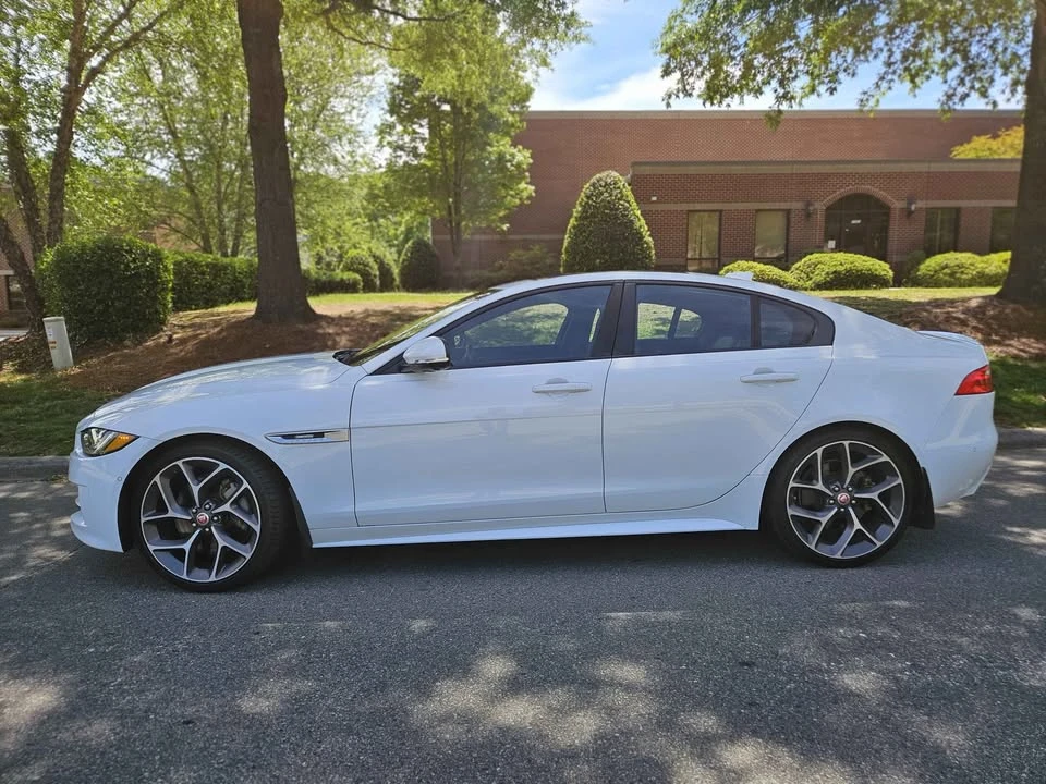 2018 Jaguar XE - Image 9 of 20