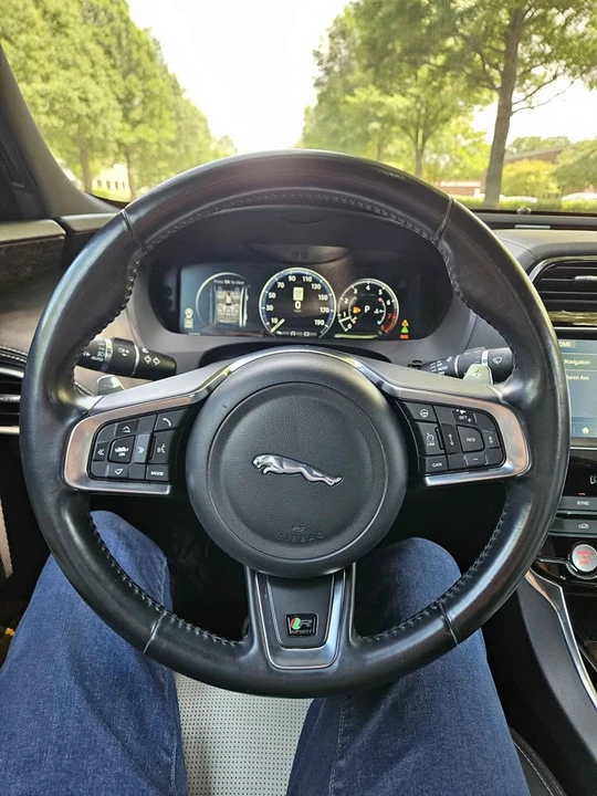 2018 Jaguar XE - Image 17 of 20