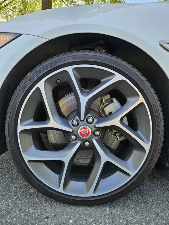 2018 Jaguar XE - Image 18 of 20