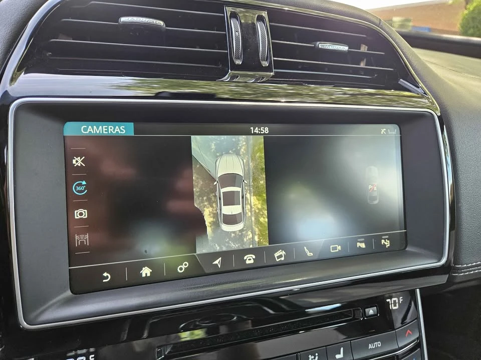 2018 Jaguar XE - Image 19 of 20