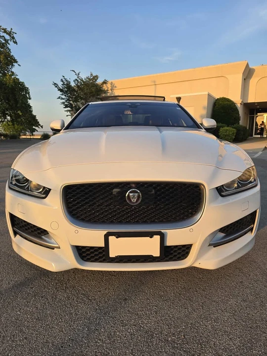 2018 Jaguar XE - Image 7 of 20