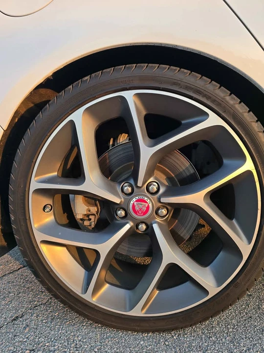 2018 Jaguar XE - Image 4 of 20