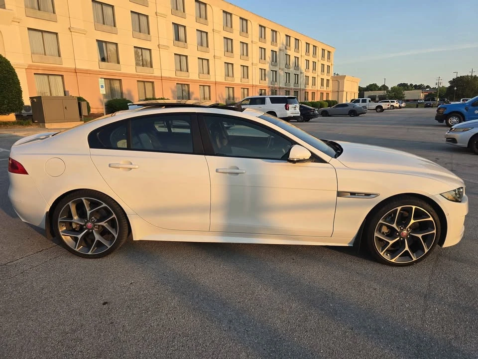 2018 Jaguar XE - Image 10 of 20