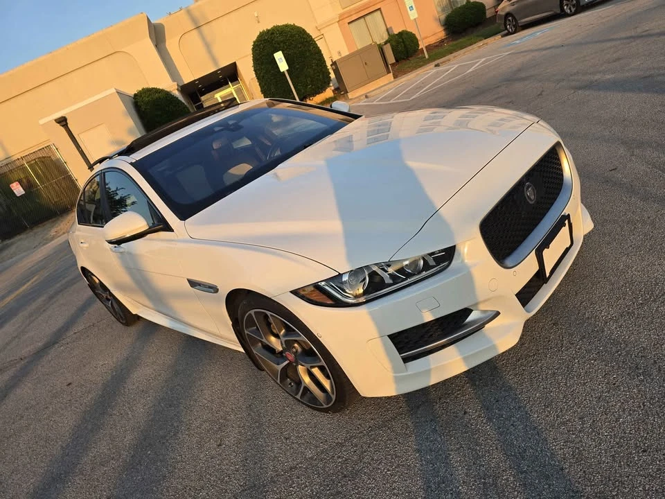 2018 Jaguar XE - Image 8 of 20