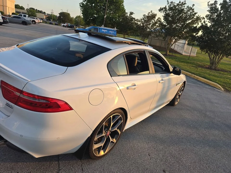 2018 Jaguar XE - Image 11 of 20