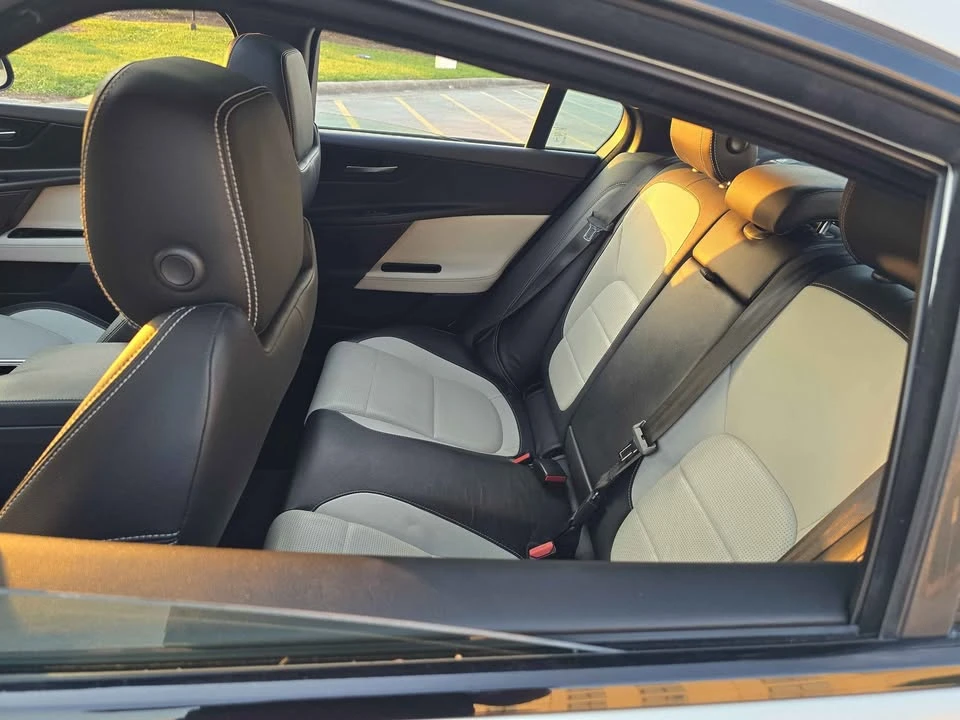 2018 Jaguar XE - Image 14 of 20